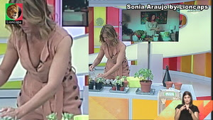 Sonia Araujo sensual no praça da Alegria