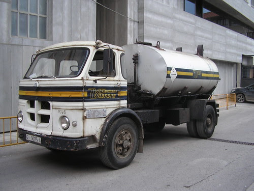 Pegaso 1095 Supercomet amb cubà de quitrà a Ripoll (Girona)