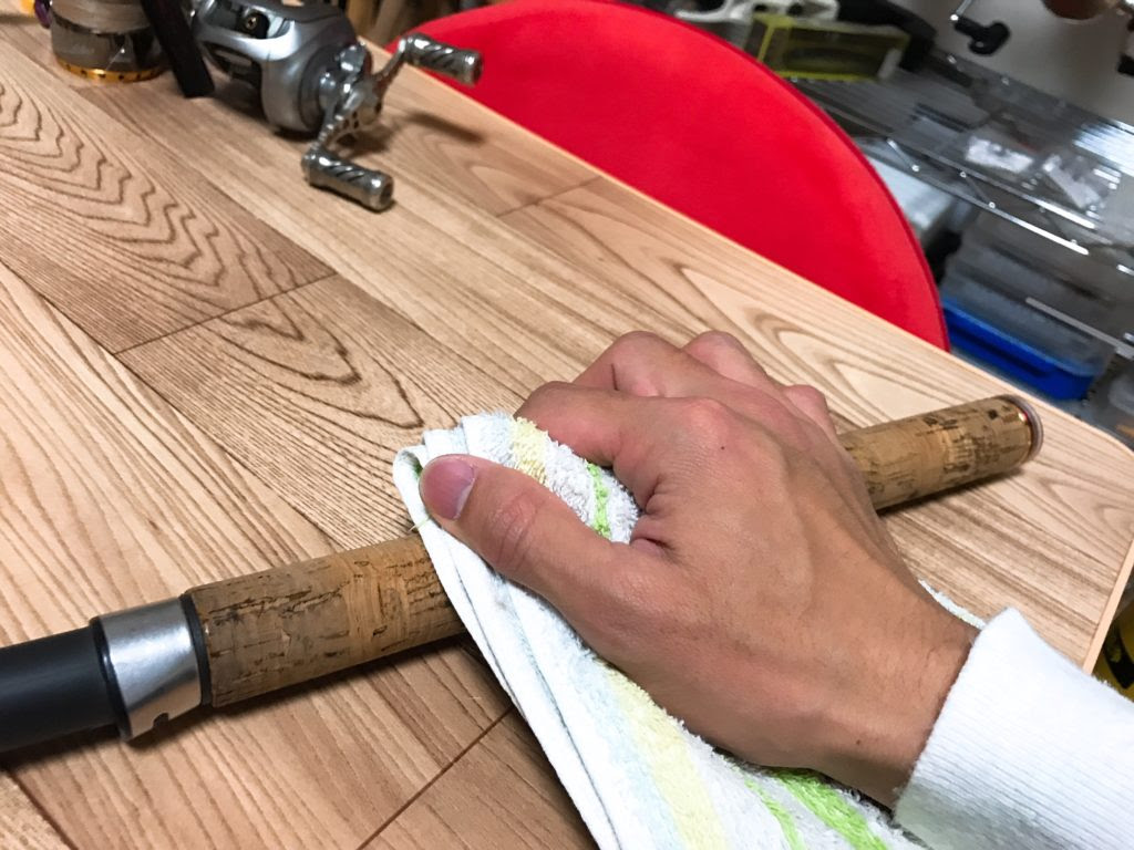 目抜けがひどいコルクグリップをコルクパテを使って補修する 六畳一間の狼ブログ
