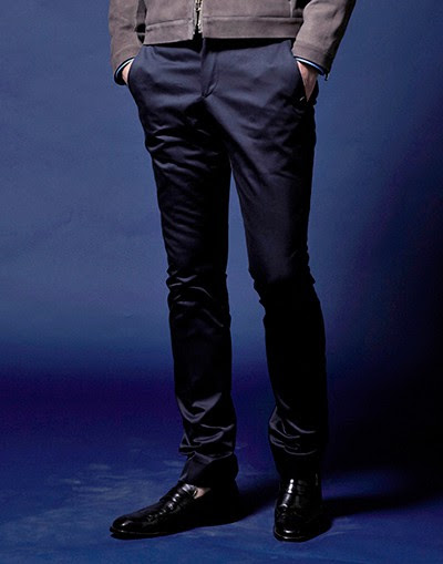 紺 ネイビーパンツでキレイ目コーデ メンズおすすめネイビーパンツ