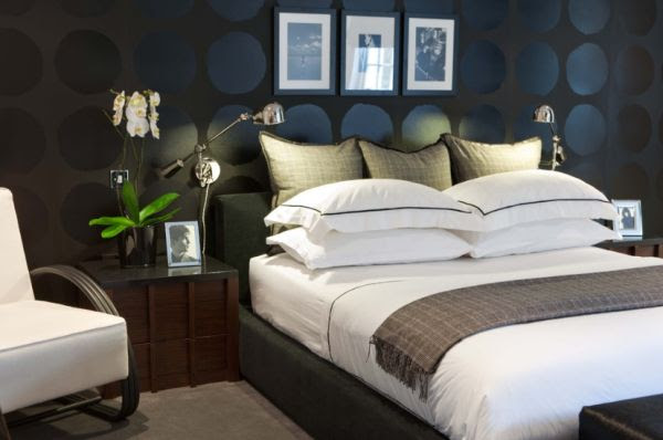 How to decorate a bedroom with black walls