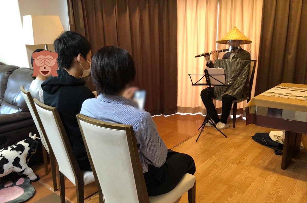 虚無僧みたい 現代アート これがコロナ時代の演奏会 ある音楽家の挑戦