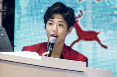Video: Syahdu, Park Bo Gum Nyanyi Lagu 'Untukku' Chrisye di Fanmeet JakartaSyahdu, Park Bo Gum Nyanyi Lagu 'Untukku' Chrisye di Fanmeet Jakarta http://ift.tt/20kt43r - Berita Terkini Park Bo Gum Terbaru Hari Ini -Kehadiran aktor tampan Korea Selatan, Park Bo Gum ke Indonesia untuk jumpa penggemar pada Jumat (13/1) menyisakan banyak kenangan di hati fans. Apalagi, Bo Gum memberikan kejutan manis dengan membawakan sejumlah lagu dari OST drama yang pernah dibintanginya. 
