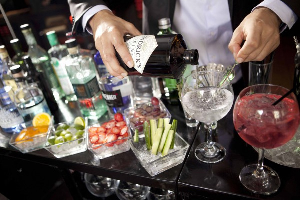 Make a DIY Gin and Tonic Bar Wedding Bar Make a DIY Gin and Tonic Bar Wedding Bar