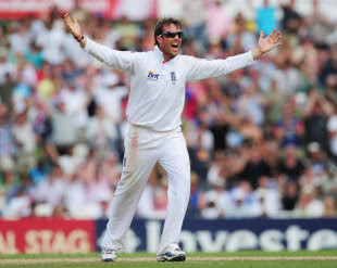Graeme Swann is delighted with his six-for, England v India, 4th Test, The Oval, 5th day, August 22, 2011