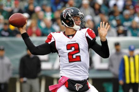 ｎｆｌ ファルコンズが７連勝 第８週第２日 イーグルス戦でパスを狙うファルコンズのｑｂマット ライアン ２８日 フィラデルフィア ロイター 共同 四国新聞社