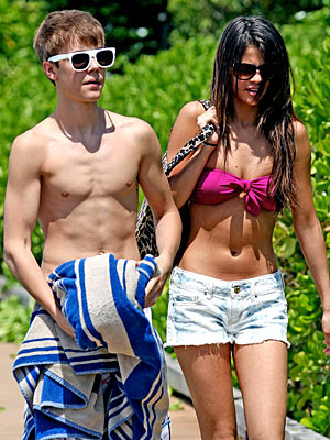 justin bieber and selena gomez in hawaii pics. Justin Bieber, Selena Gomez