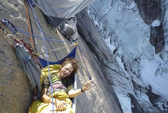Mountain Camping (17 pics)