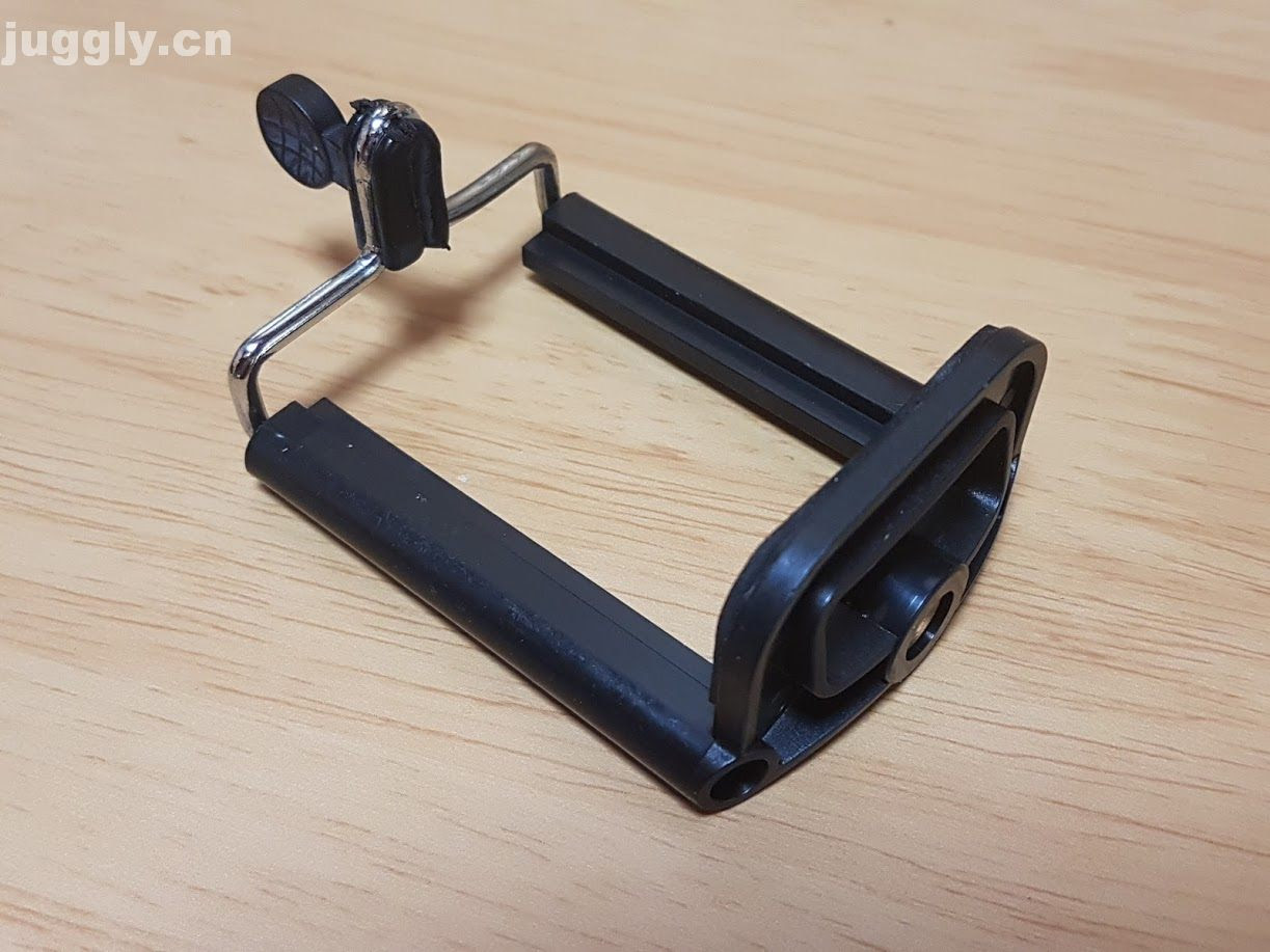 スマートフォンを三脚などに取り付けられる 携帯電話クリップ 100円ショップのスマホ便利グッズ第2回 Juggly Cn