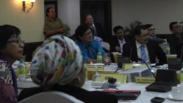 DEVELOPMENTS. The respective panels of the government and the Moro Islamic Liberation Front draft their joint closing statement. Photo from OPAPP's Twitter account