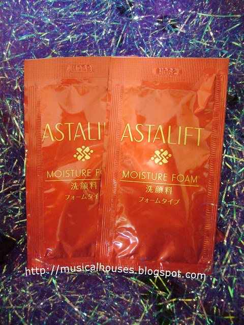 vanitytrove astalift moisture foam