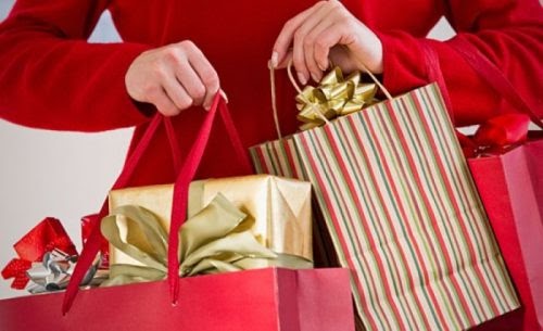 Mais de 13 milhões devem fazer compras de Natal de última hora, diz CNDL