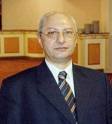 قاضي مصري ونائب رئيس محكمة النقض وهو واحد من أشرف المعارضين للنظام السابق و تعرض بسبب معارضته لحرب لا هوادة فيها  حتي إضطر الي العمل في الإمارات خلال السنة الأخيرة 