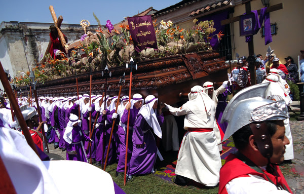 semana santa guatemala alfombras. Semana Santa in Antigua.