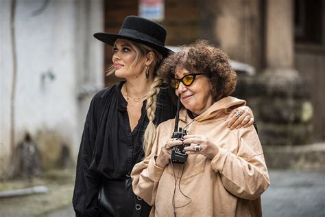 Juriul este format din sorin bontea, florin dumitrescu și cătălin scărlătescu. Totul despre Mona Segall, producÄtorul emisiunilor Chefi