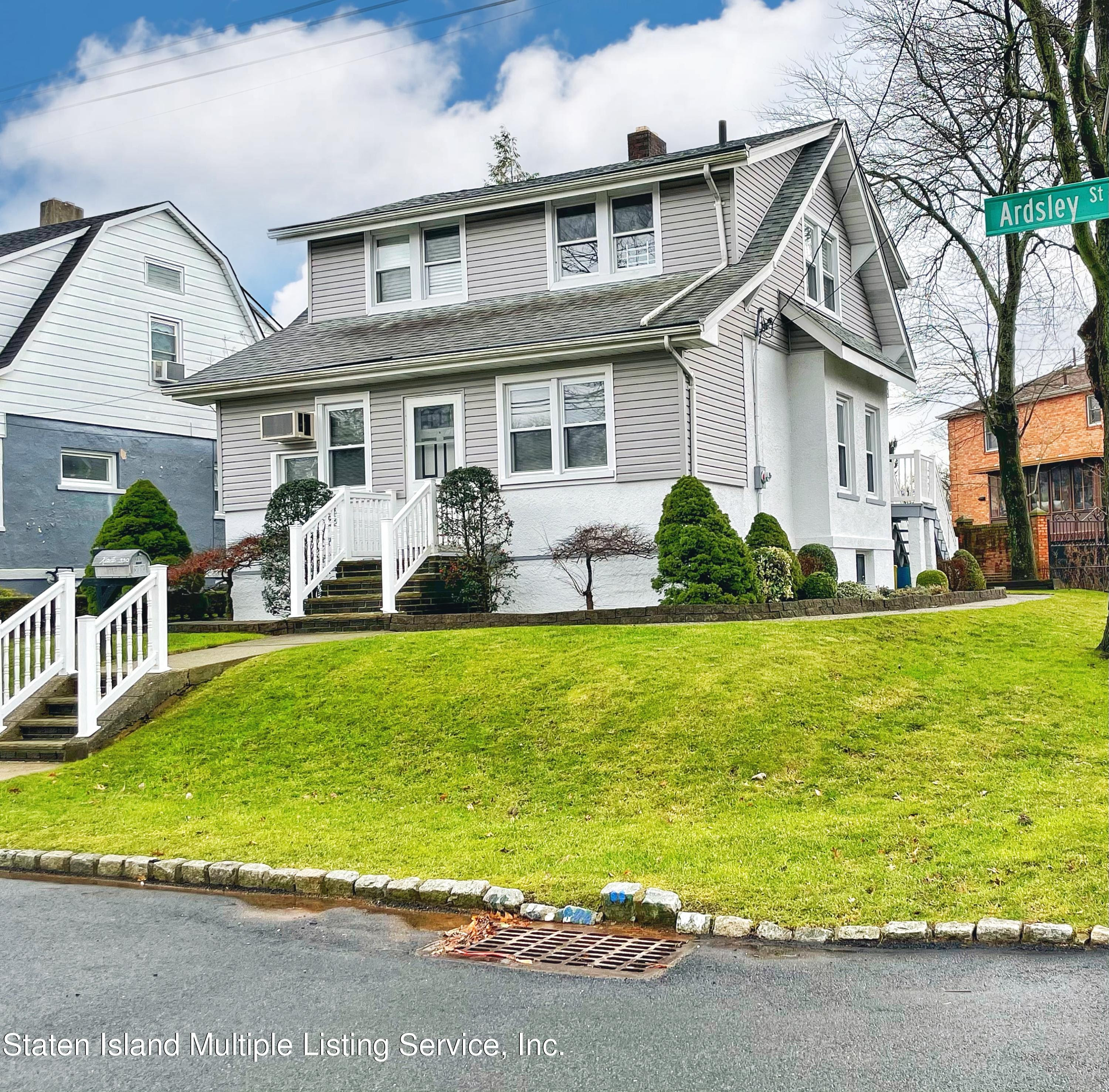 330 Ardsley Street Staten Island Ny Barbara Corregano Real Estate