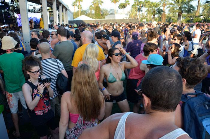 The Girls of Coachella 2011 (113 pics)