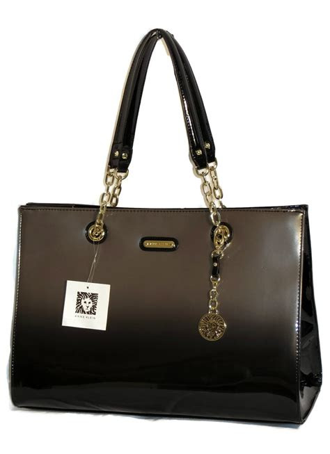 satchel handbag glamour everyday woman