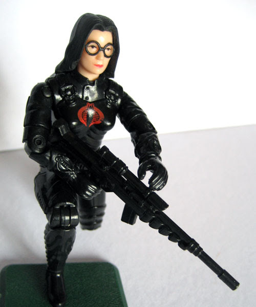 The Baroness Action Figure: kneeling position