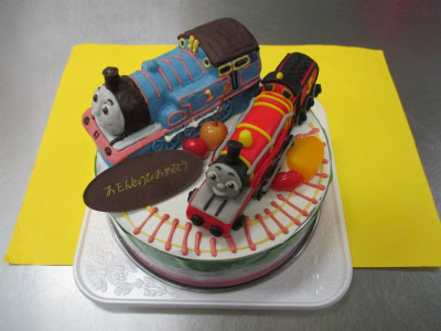 トーマスの立体 ジェームスのマジパンとのコラボ はりまやblog 似顔絵ケーキ イラストケーキ 立体ケーキなど