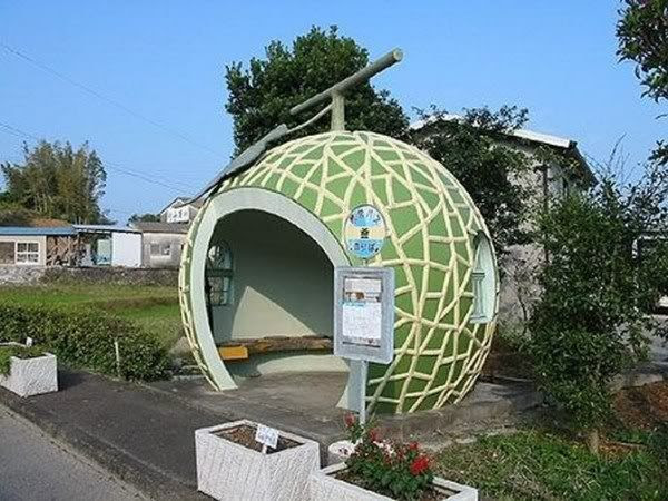 http://i1127.photobucket.com/albums/l624/jexgill/Cool%20Bus%20Stops/coolest-bus-stops4.jpg