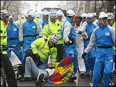 Protestor disrupts Olympic torch relay