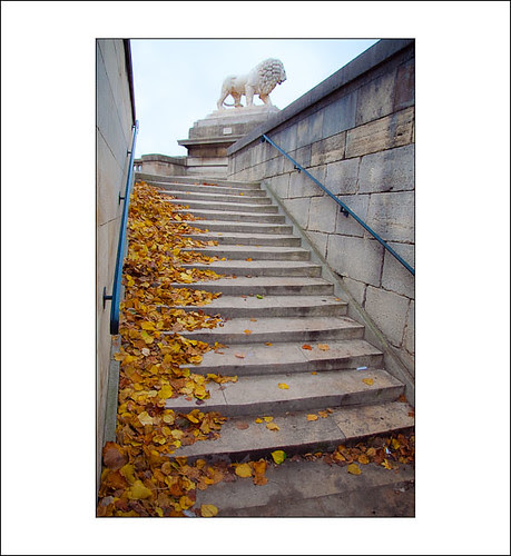 op de trappen