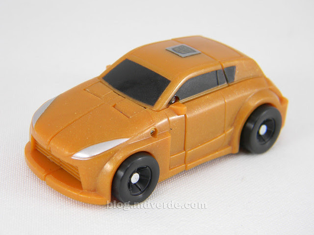 Transformers Gold Bumblebee Reveal the Shield Legends - modo alterno