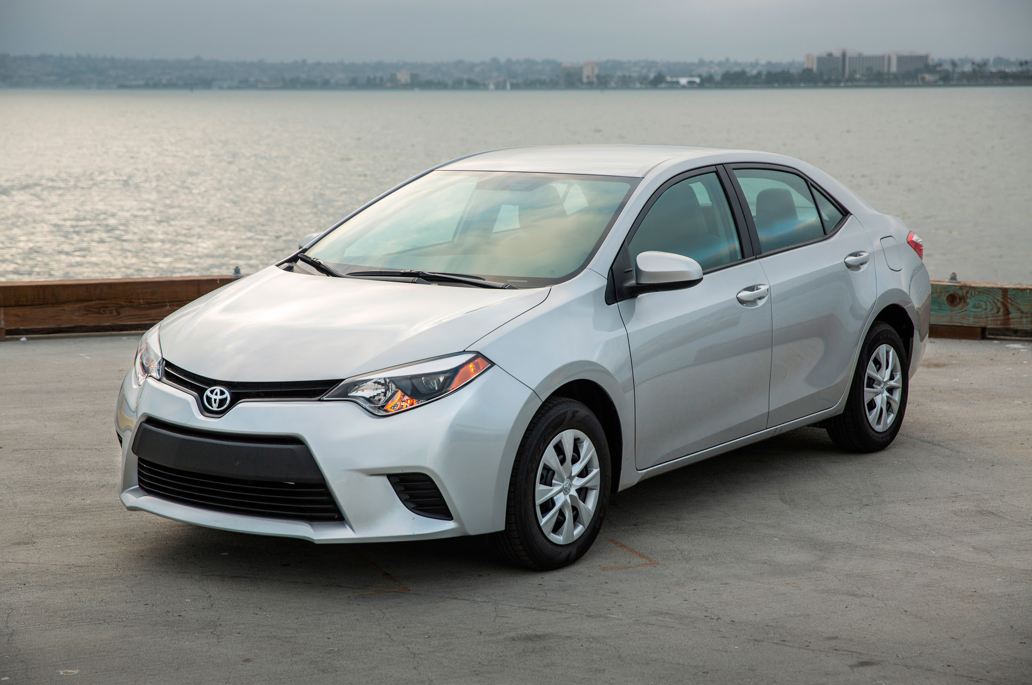 2016 Toyota Corolla front three quarter