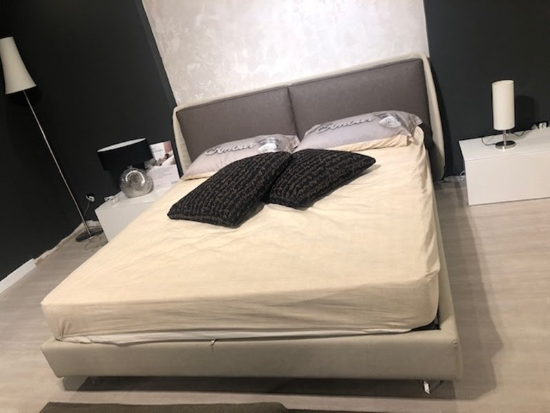 Letto matrimoniale con giroletto Letto moderno senza ...