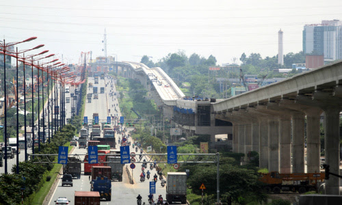 Dự án mở rộng Xa lộ Hà Nội song song với dự án metro số 1. Ảnh: Duy Trần.