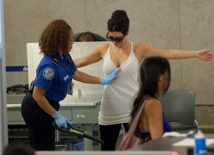 TSA Sexy Maneuvers (25 pics) TSA Sexy
Maneuvers (25 pics)