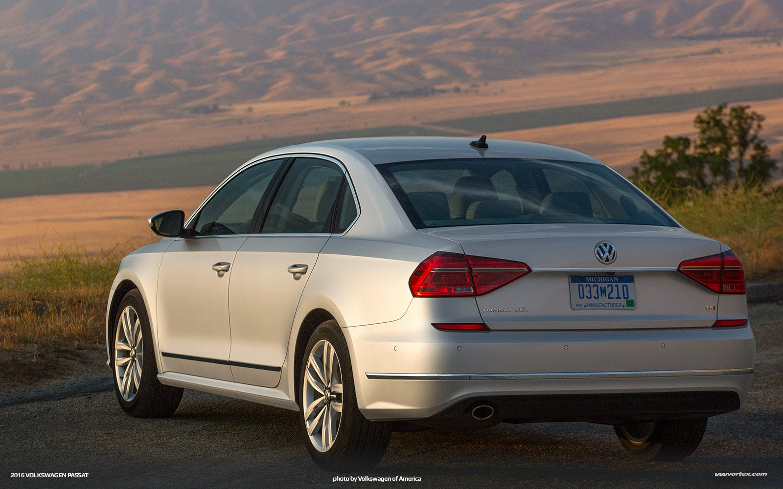 2016-volkswagen-passat-387