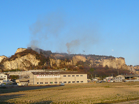 高砂市 竜山で山火事 ヘリコプターで消火活動 兵庫と神戸の写真ブログ