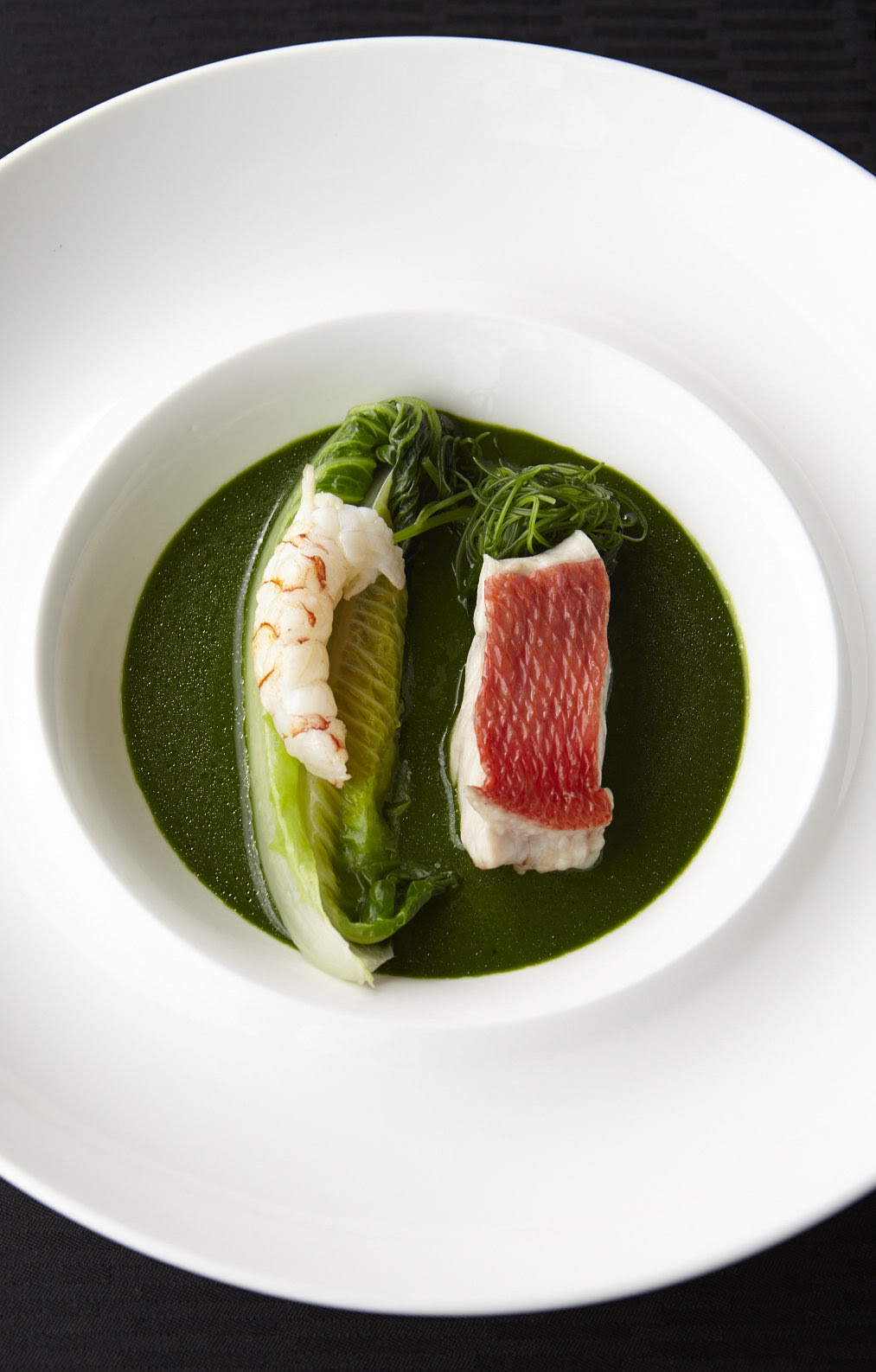 今日はクリスマスお魚料理の紹介です News Resonance レゾナンス カフェ ダイニング バー 東京 丸の内