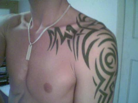 Cool shoulder tattoo. Not mine but I think this is a cool tattoo