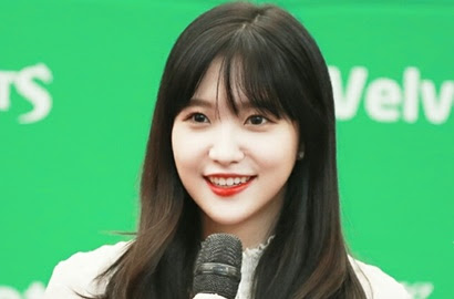 Foto: Cantik alami tanpa make up, Yeri sukses membuat netter terpukau di foto ini http://ift.tt/20kt43r - Berita Terkini Yeri Terbaru Hari Ini -Selain musik yang enak didengar, Red Velvet sukses membuat fans terpukau dengan wajah cantiknya. Selalu tampil sempurna di atas panggung, bagaimana wajah member Red Velvet saat tak pakai make up? 