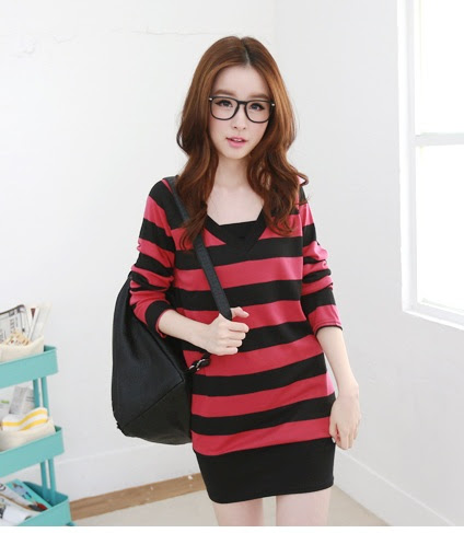 เสื้อคอวีแขนสามส่วน ลายขวาง สีแดง เสื้อคอวีแขนสามส่วน ลายขวาง สีแดง
