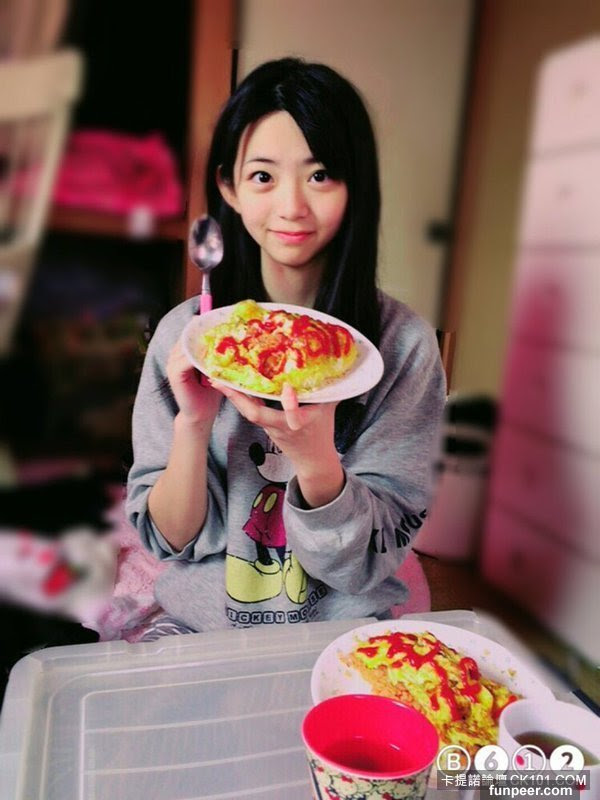 15歲女團偶像爆出 吸乳影片 掀衣嬌笑讓男友盡情吸吮女乃豆頁 看得我都熱了