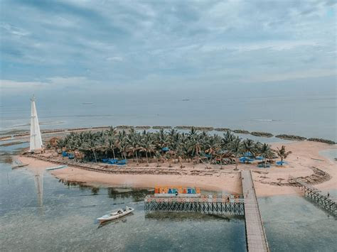 Ia dianggap menyamakan adzan dengan suara gonggongan anjing. PULAU BERAS BASAH Tiket & Aktivitas Seru Agustus 2021