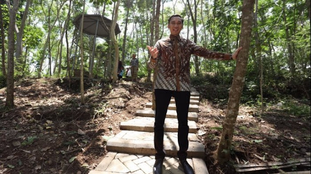 Para Netizen Protes Gak Terima Disebut Ibas dengan Kata Ini, Jadi Trending Topik..! http://ift.tt/20kt43r - Berita Terkini Terbaru Hari Ini  - Jagat media sosial heboh dengan cuitan Edhie Baskoro Yudhoyono (Ibas). Tweet anak bungsu Presiden ke-6 RI ini jadi viral dan tuai protes, Rabu (15/2/2017). Berawal dari cuitan Ibas ini. "Wahai Rakyatku & Saudara"ku.