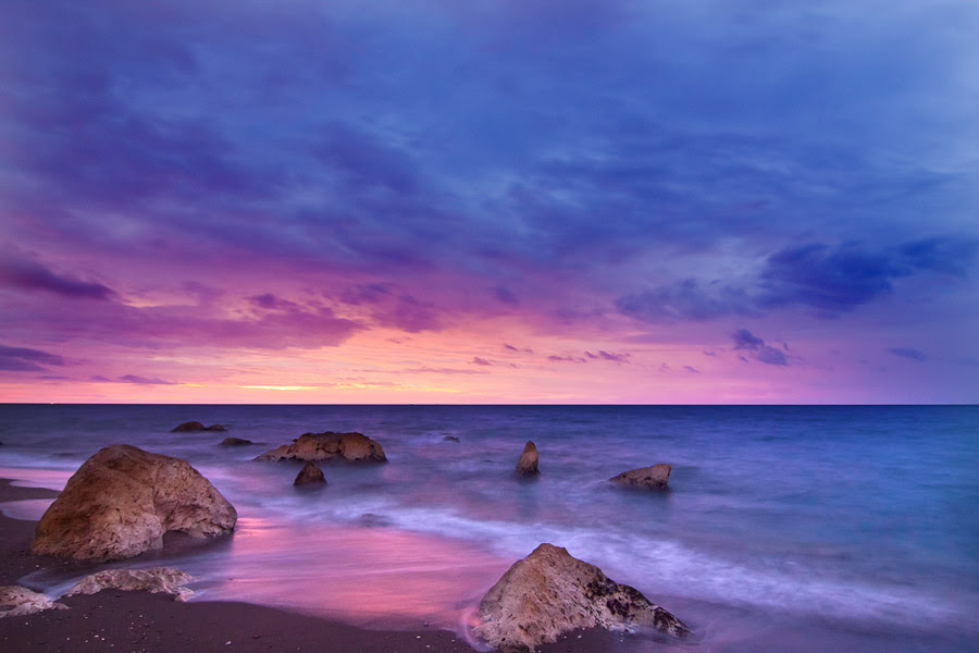 フリー写真 浜辺の岩と夕暮れの海の風景でアハ体験 Gahag 著作権フリー写真 イラスト素材集