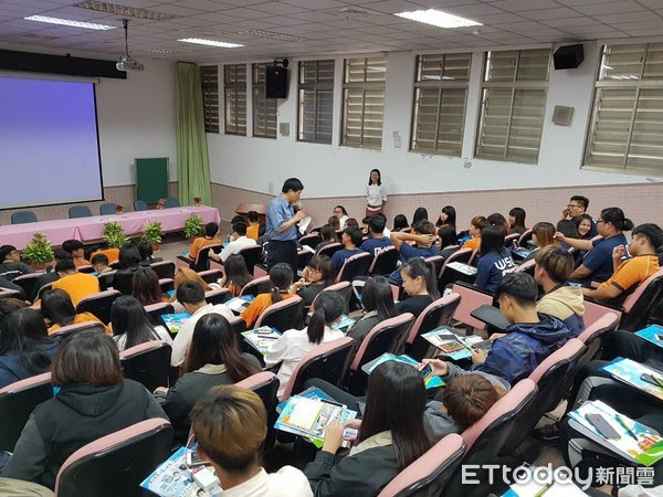 勤益科大秘書室主任洪金標博士與校務主任邱文志博士，專程蒞臨花蓮高農拜會梁宇承校長並與園藝科、土木科、生物產業機電科及資處科等四科科主任會面，希望提供更多優惠入學管道。（圖／花蓮高農提供）