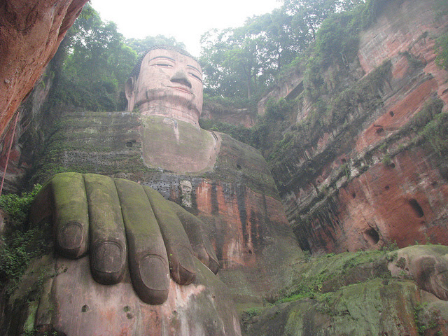 Perierga.gr - Giant Buddha Leshan