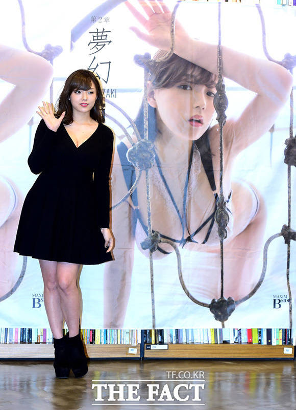 Photo 篠崎愛 韓国でも大人気 写真集発刊記念のファンサイン会開催 韓流芸能 韓流k Pop 韓流写真 イベント情報が満載the Fact Japan