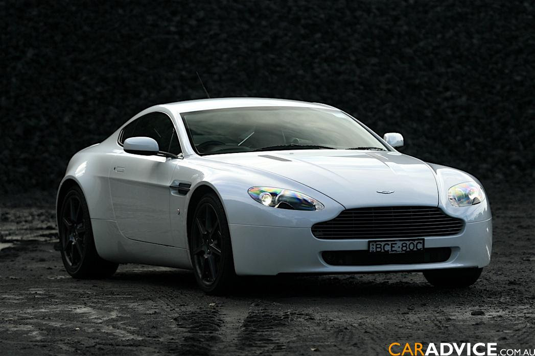 ASTON MARTIN VANTAGE - Review and photos