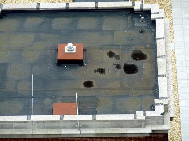 P1030166-2011-12-15-View-Over-Winship-Woodruff-Maternity-Hospital-Shutze-Water-On-Tower-Roof