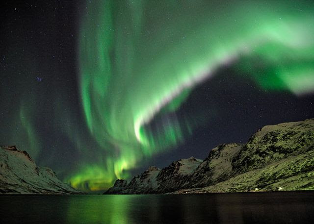 Magical Pictures of Aurora Borealis (17 pics)