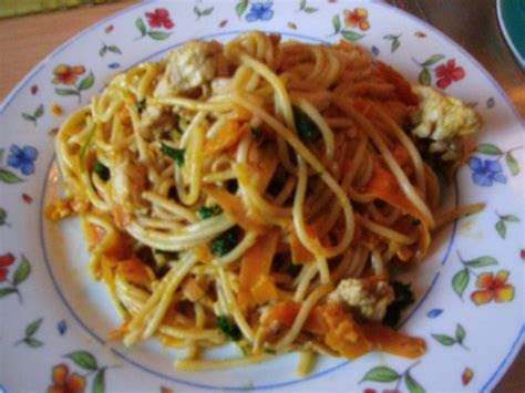 pfannengericht spaghetti mit kuerbis und moehre rezept