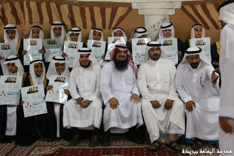 تكريم المتقاعدين وتخريج سادس بمدرسة